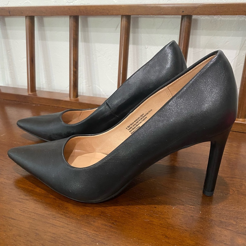 Black Pumps